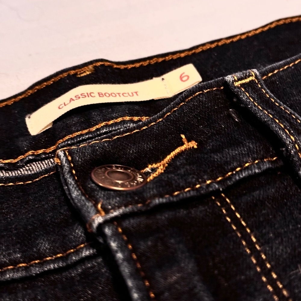NWT Levi Strauss & Co. Classic Boot Cut W28 L30 Size 6S Denim Jeans
